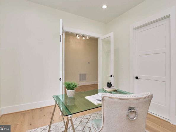517 Walker Street SW, Vienna VA 22180