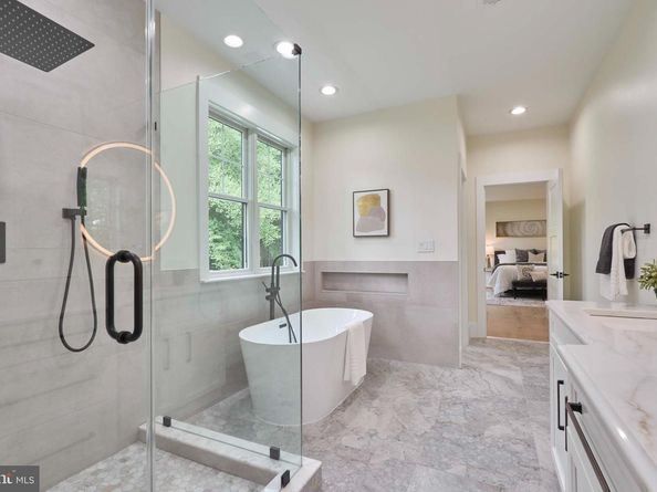 517 Walker Street SW, Vienna VA 22180