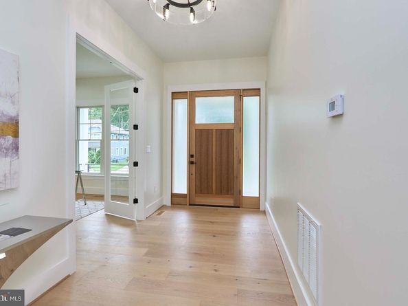 517 Walker Street SW, Vienna VA 22180