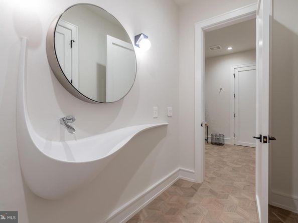 1020 Langley Hill Drive, Mclean VA 22101