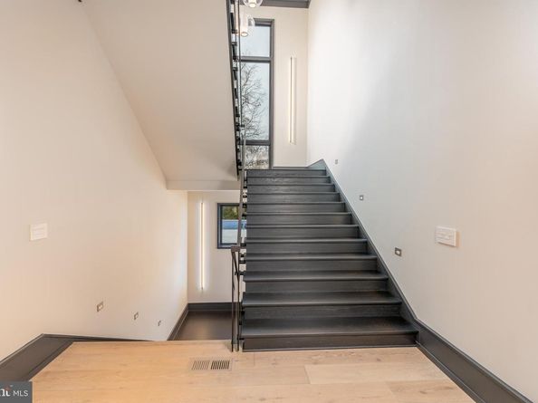 1020 Langley Hill Drive, Mclean VA 22101