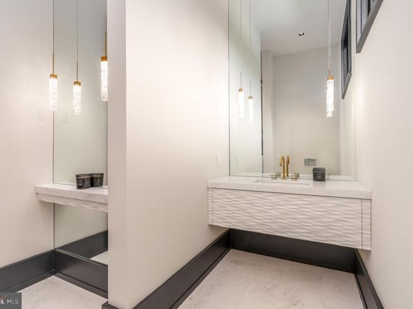 1020 Langley Hill Drive, Mclean VA 22101