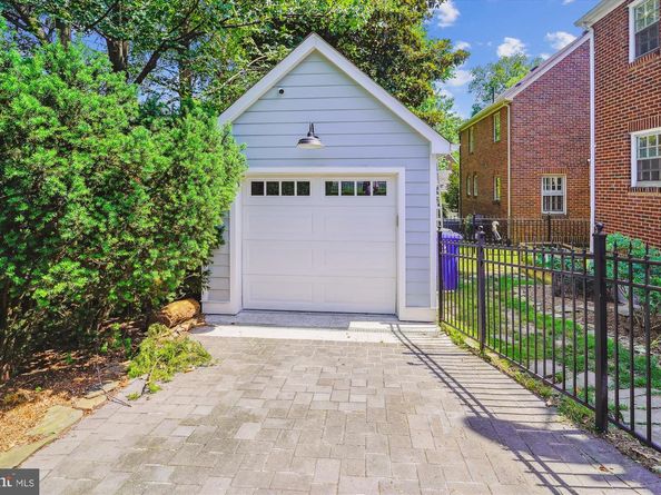 133 N Highland Street N, Arlington VA 22201