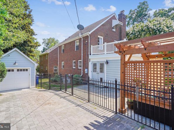 133 N Highland Street N, Arlington VA 22201