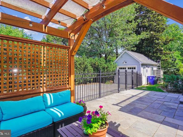 133 N Highland Street N, Arlington VA 22201