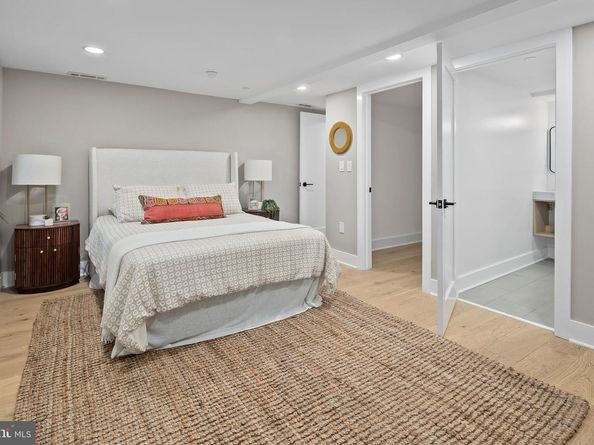 1008 4TH Street NE 1, Washington DC 20002