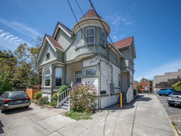 3229 Elm Street, Oakland CA 94609