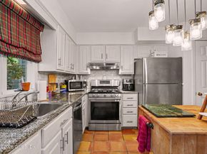 10 Idlewild Manor, Greenwich CT 06830