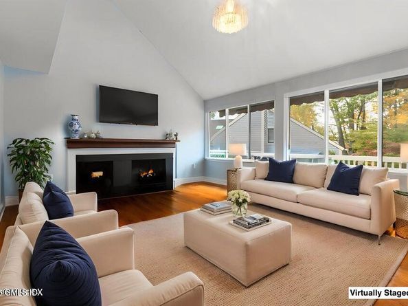 626 W Lyon Farm Drive 626, Greenwich CT 06831