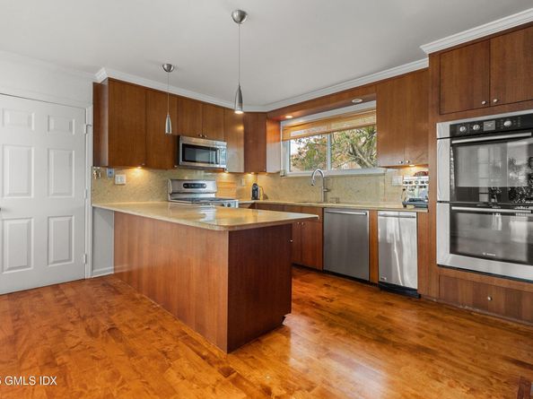 626 W Lyon Farm Drive 626, Greenwich CT 06831