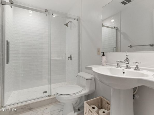 626 W Lyon Farm Drive 626, Greenwich CT 06831