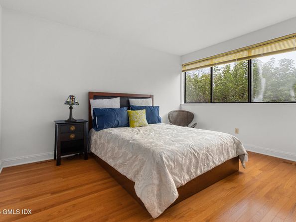 626 W Lyon Farm Drive 626, Greenwich CT 06831