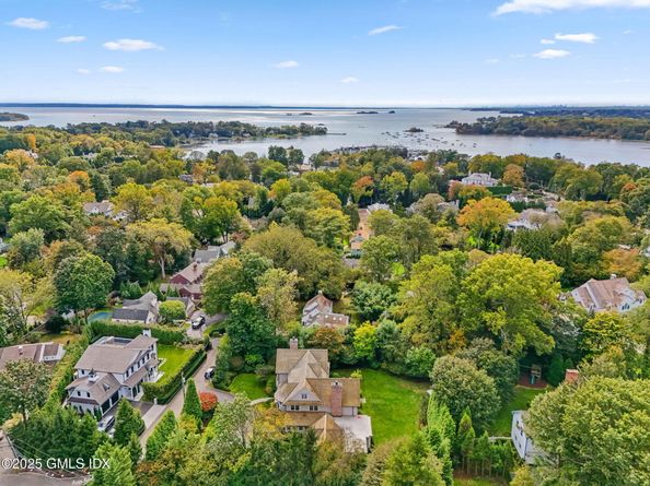 6 Gilliam Lane, Riverside CT 06878