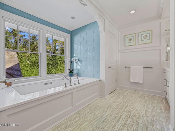 6 Gilliam Lane, Riverside CT 06878