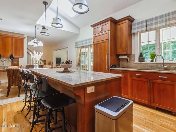 15 Deepwoods Lane, Old Greenwich CT 06870