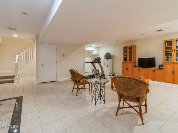 15 Deepwoods Lane, Old Greenwich CT 06870