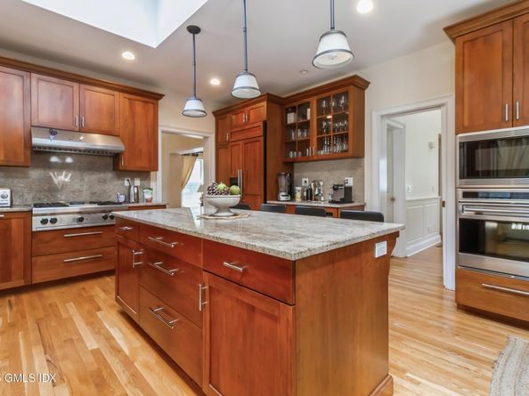 15 Deepwoods Lane, Old Greenwich CT 06870