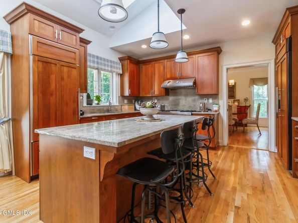 15 Deepwoods Lane, Old Greenwich CT 06870