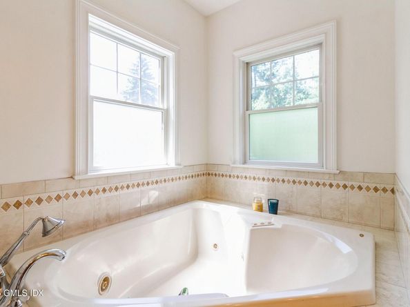 15 Deepwoods Lane, Old Greenwich CT 06870