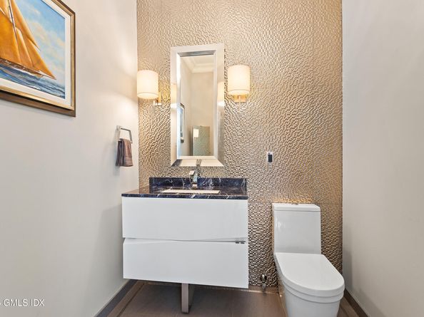 21 Binney Lane, Old Greenwich CT 06870