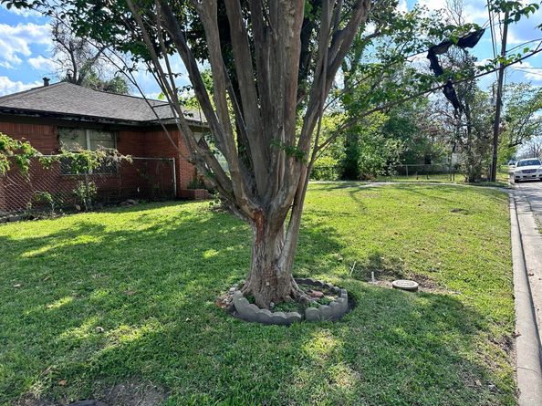 1424 E 33rd Street, Houston TX 77022