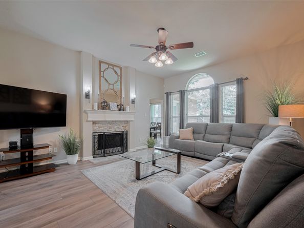 711 Stonewall Jackson Court, Conroe TX 77302