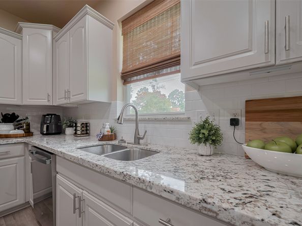 711 Stonewall Jackson Court, Conroe TX 77302