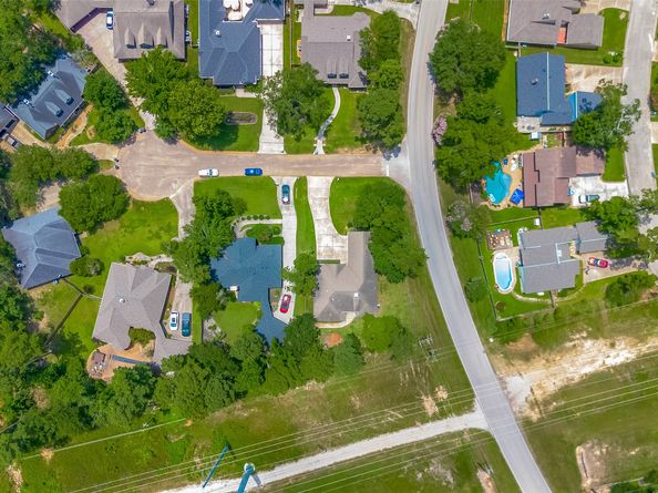 711 Stonewall Jackson Court, Conroe TX 77302