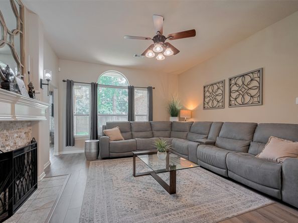711 Stonewall Jackson Court, Conroe TX 77302