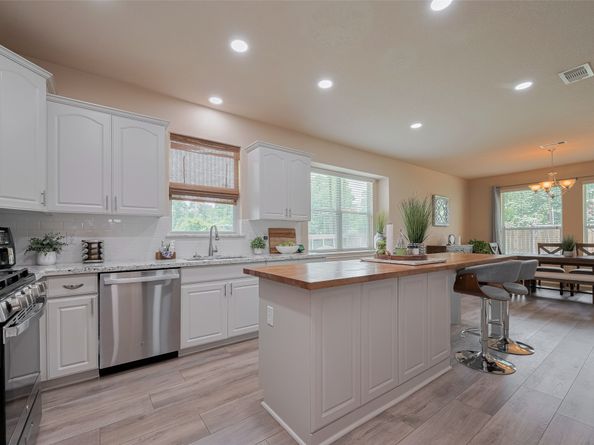 711 Stonewall Jackson Court, Conroe TX 77302