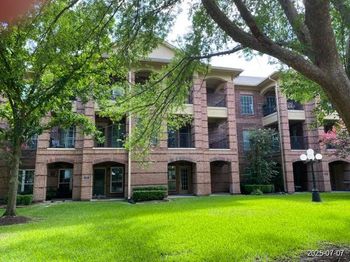 2815 Kings Crossing Drive