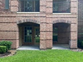 2815 Kings Crossing Drive 104, Houston TX 77345