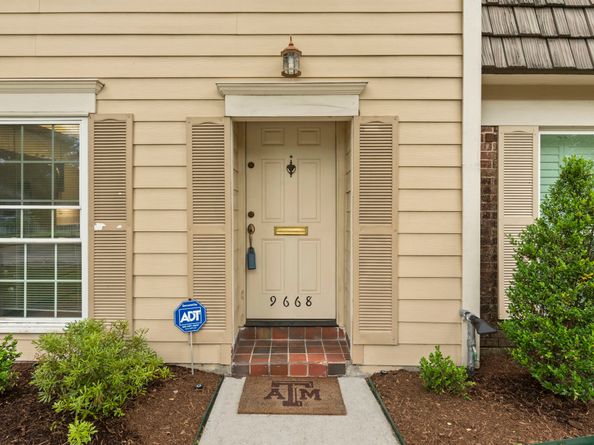 9668 Westview Drive 2, Houston TX 77055
