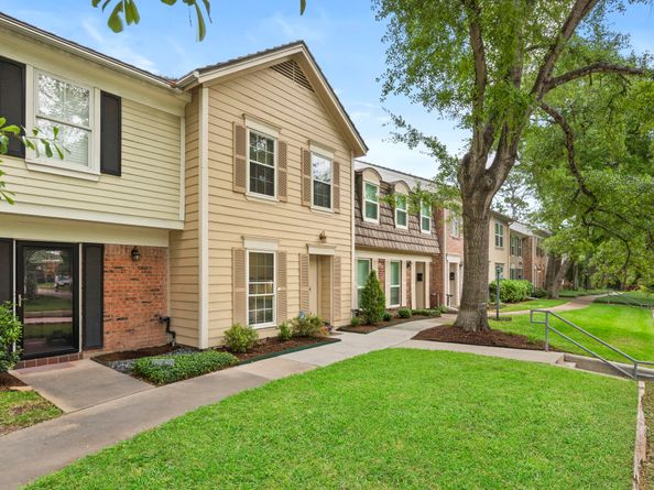 9668 Westview Drive 2, Houston TX 77055