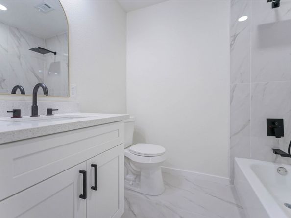 11618 Lakeside Place Drive, Houston TX 77077