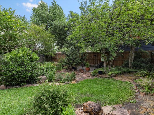 2114 Saxon Drive, Houston TX 77018
