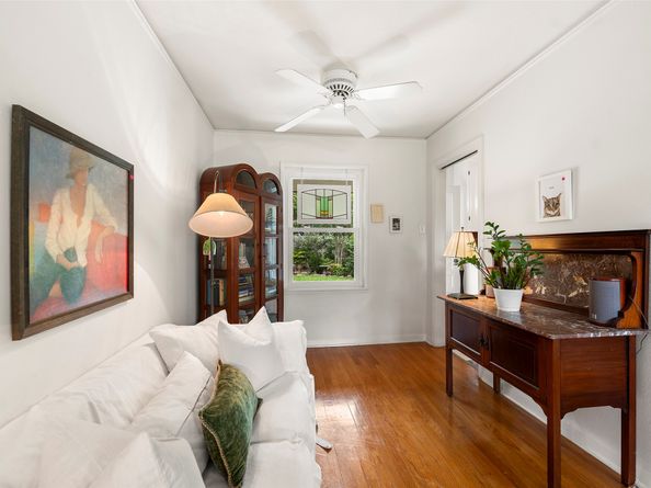 2114 Saxon Drive, Houston TX 77018