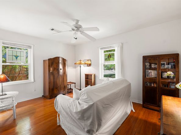 2114 Saxon Drive, Houston TX 77018