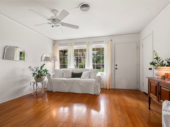 2114 Saxon Drive, Houston TX 77018