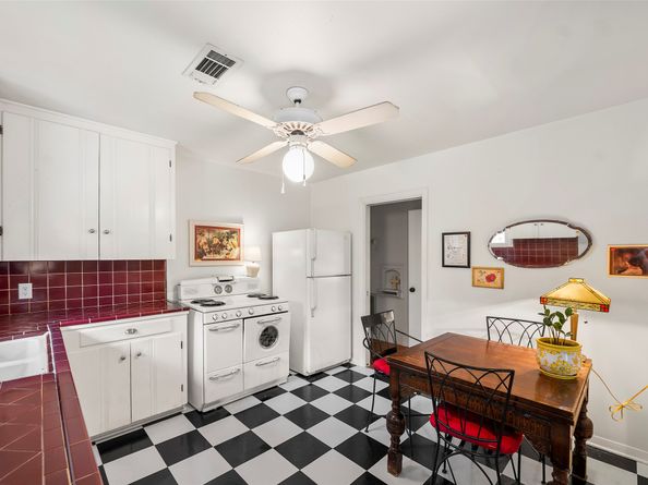 2114 Saxon Drive, Houston TX 77018