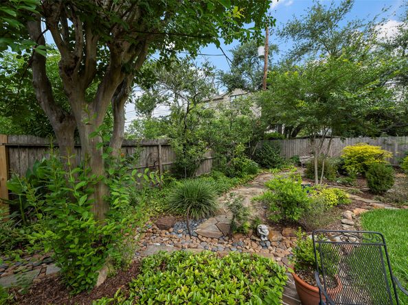 2114 Saxon Drive, Houston TX 77018