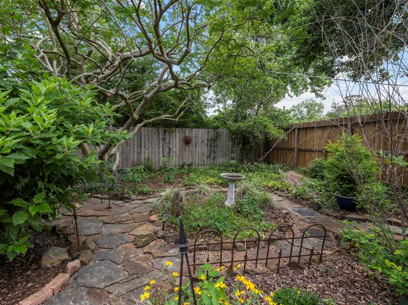 2114 Saxon Drive, Houston TX 77018