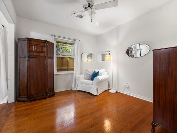 2114 Saxon Drive, Houston TX 77018