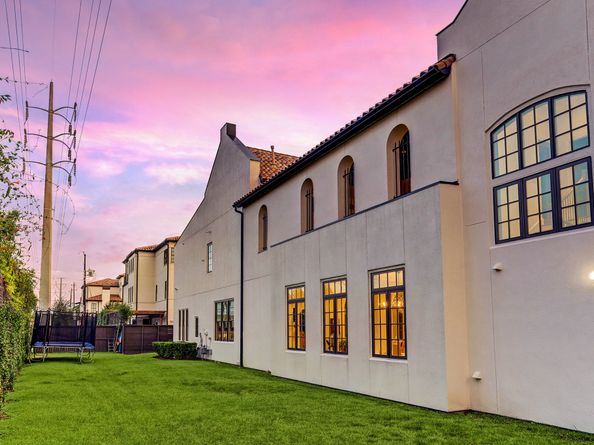 1104 Mosaico Lane, Houston TX 77055