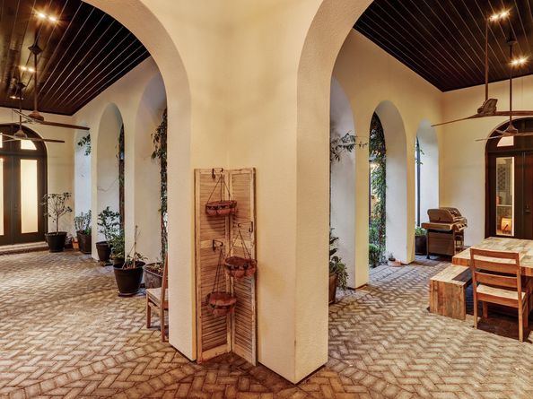 1104 Mosaico Lane, Houston TX 77055