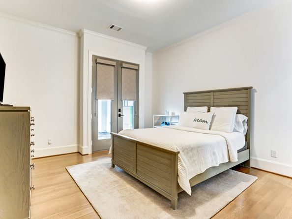1104 Mosaico Lane, Houston TX 77055