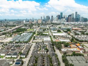 2915 Pease Street, Houston TX 77003