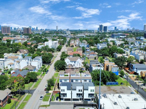 1805 Blodgett Street, Houston TX 77004