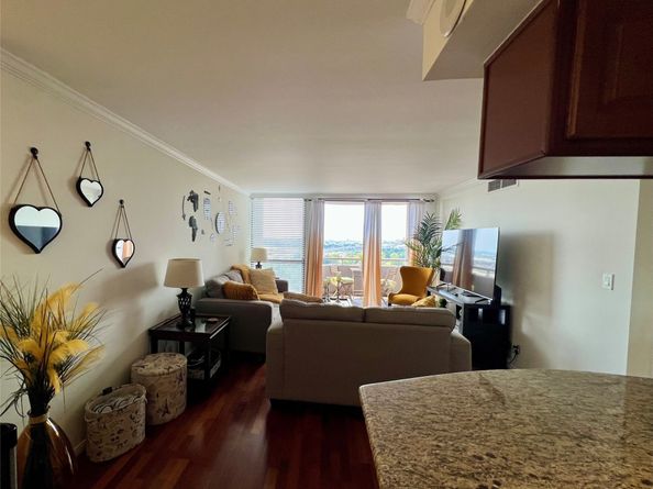 3525 Sage Road 1502, Houston TX 77056