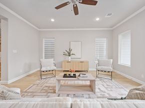 833 Fisher Street E, Houston TX 77018